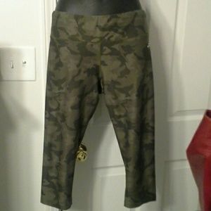Cammo BGG  capri training pants